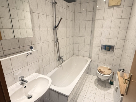 Schöne 3-Raumwohnung mit Balkon u. EBK in Plauen! Zentrumsnah! - Innenliegendes Badezimmer (14904)