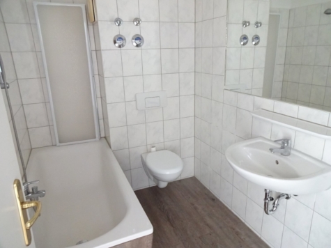 Großzügige 4-Zimmer-Maisonettewhg. mit Balkon und Gäste-WC! - Bad mit Wanne (11368)