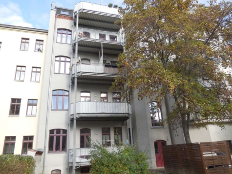 Großzügige 4-Zimmer-Maisonettewhg. mit Balkon und Gäste-WC! - Rückseite mit Balkonanlage (11358)