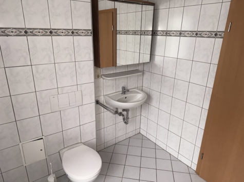 Gemütliche 2-Raumwohnung mit Terrasse und EBK in Lichtentanne! - Tageslichtbad, Wanne (12351)