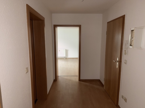 Gemütliche 2-Raumwohnung mit Terrasse und EBK in Lichtentanne! - Flur (12345)
