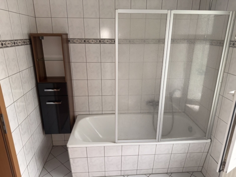 Gemütliche 2-Raumwohnung mit Terrasse und EBK in Lichtentanne! - Tageslichtbad, Wanne (12352)