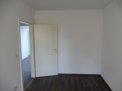 Ab 1.12.! Helle 2-Raumwhg. mit Balkon und Stpl. in Marienthal! - Schlafzimmer (13113)