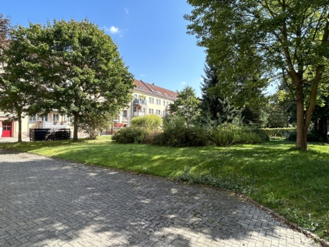 Zentrumsnahe 2-Raum-Whg.! Tageslichtbad, Balkon mit Blick ins Grüne; Vermietet! - Außenanlage (14395)