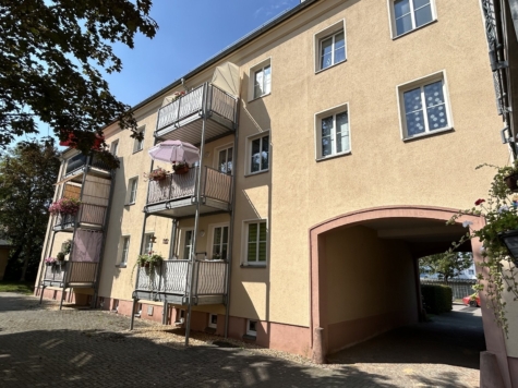Zentrumsnahe 2-Raum-Whg.! Tageslichtbad, Balkon mit Blick ins Grüne; Vermietet! - Rückansicht (14397)