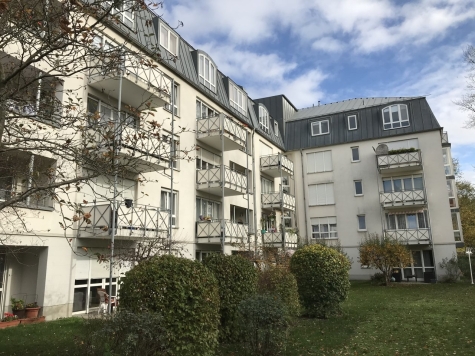 Ab 01.08.26! 1-Raum WE mit Balkon, Einbauküche und Tiefgaragenstellplatz in ruhiger Seitenstraße - Rückansicht (5588)