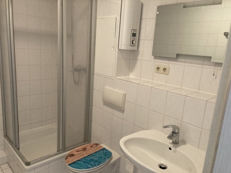 Ab 01.08.26! 1-Raum WE mit Balkon, Einbauküche und Tiefgaragenstellplatz in ruhiger Seitenstraße - Bad mit Dusche (5596)