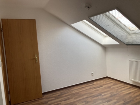 Zentrumsnahe 3-Raumwohnung mit goßer Dachterrasse und Stellplatz! - Schlafzimmer (9695)