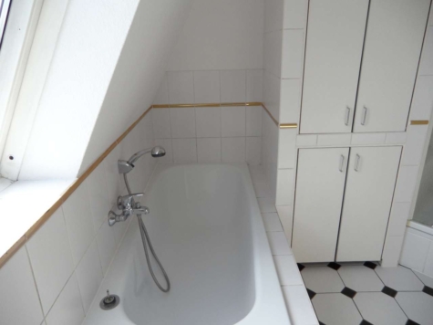 Ab 1.11.! Tolle, zentrumsnahe 4-Raumwhg. mit Dachterrasse! - Badezimmer (11329)