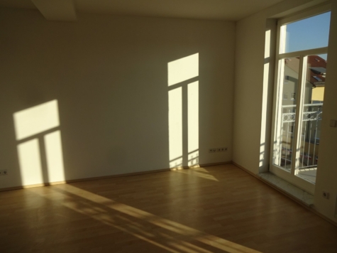 Ab 1.12.! Zentrumsnahe 2-Raumwhg. mit Balkon und Abstellraum! - Wohnzimmer, Balkon (11628)