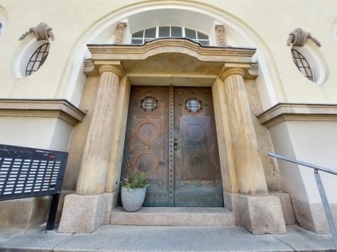 Attraktives Apartement in ehemaliger Textilfabrik, mit Aufzug, zentrumsnah, Denkmalschutz! - Hauseingang (713)