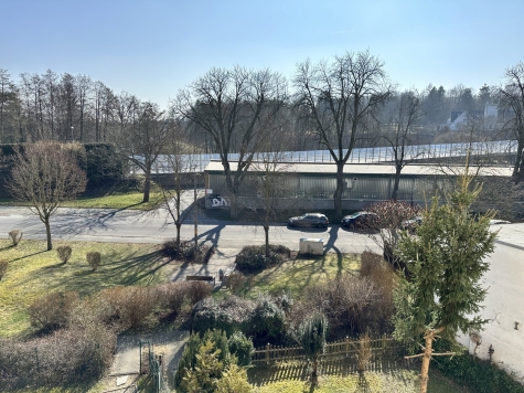 Schöne 3-Raum-Wohnung in Oelsnitz/V., 2. OG. Leerstehend! - Blick ins Grüne (736)
