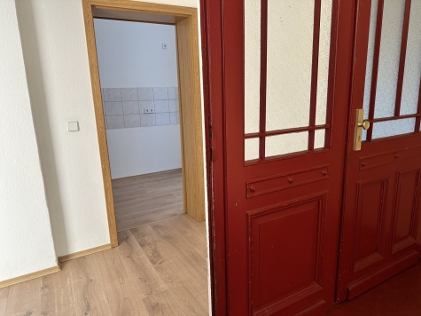 Schöne 3-Raum-Wohnung in Oelsnitz/V., 2. OG. Leerstehend! - Eingangsbereich (737)