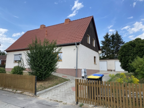 Entkernte Doppelhaushälfte mit 2 Garagen, Tageslichtbad & Garten in ruhiger Lage! - Außenansicht (3112)