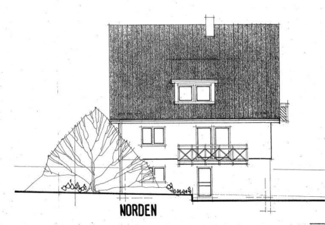 Vielseitig nutzbares EFH mit Einliegerwohnung, großer Garten, überdachter Pool, Doppelcarport - Ansicht Norden (12525)