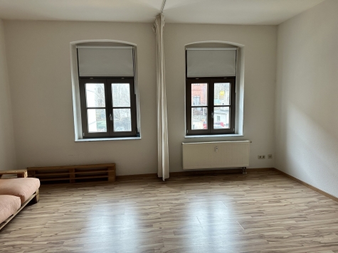 Vermietet ab 01.05.26! Großzügige 1-Raumwohnung mit Einbauküche in Zwickau! Denkmalschutz! - Wohn-/Schlafzimmer (3188)