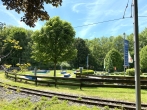 Park mit Gleisanlagen