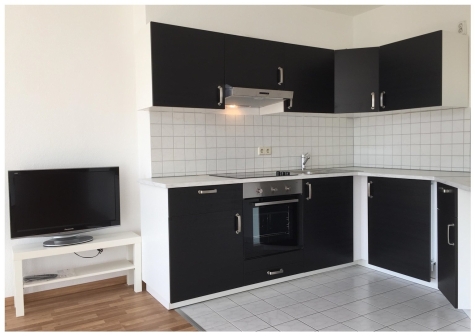 Geräumige, helle 2-Raum-Whg. im EG mit Balkon, Einbauküche und TV im Kochbereich, vermietet! - offene Küche, gefliest, mit EBK und TV (1611)