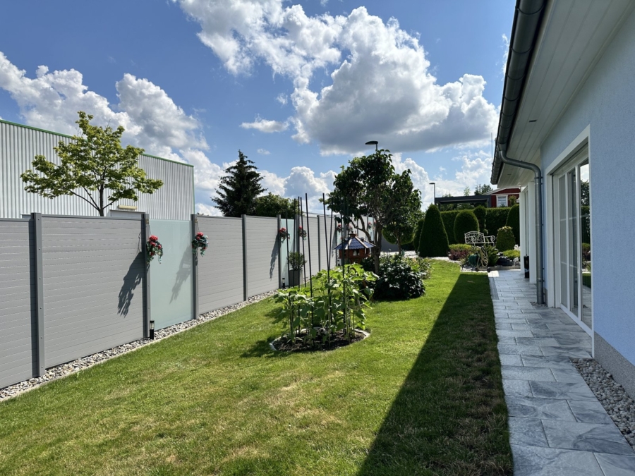 Vorgarten mit Zaunanlage