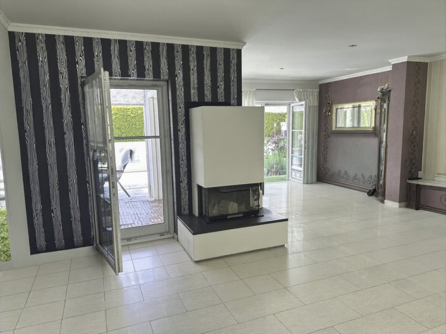 Wohnzimmer mit Kamin