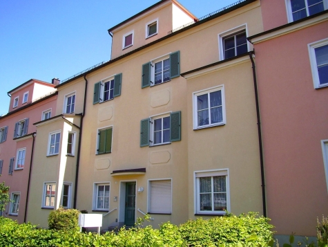 2-Raumwohnung in Marienthal mit Balkon, Tageslichtbad u. Stpl.! Blick ins Erzgebirge! Frei ab 01.08.2026 - Straßenansicht (6530)