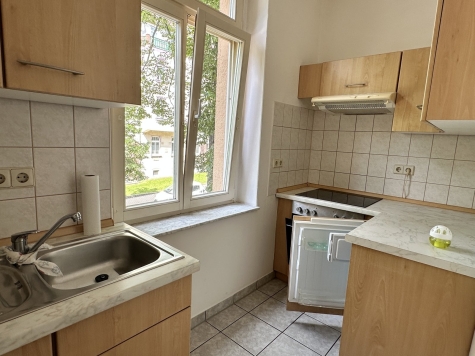 Vermietete 2-Raum-Wohnung mit Einbauküche und Tageslichtbad! - Einbauküche (563)