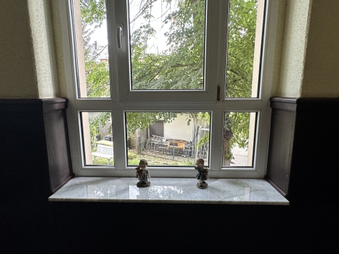 Vermietete 2-Raum-Wohnung mit Einbauküche und Tageslichtbad! - Treppenhaus (555)