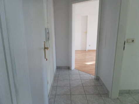Vermietete 2-Raum-Wohnung mit Einbauküche und Tageslichtbad! - Flur (556)