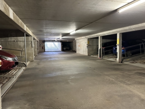 Frisch renoviert! 2-Raumwhg. mit Balkon, TG-Stpl. (duplex, saniert), Neubau 1997! - Tiefgarage mit Doppelparkern (7257)