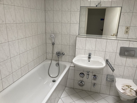 Helle, attraktive 2-Raumwohnung in Innenstadtlage! Leerstand! - Bad mit Wanne (4881)
