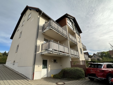 Gepflegte 4-Raum-Maisonette im 2.OG/DG mit Komfort-Bad u. Gäste-WC, zwei Stellplätze! - Rückansicht (780)