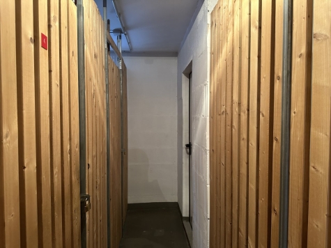 Gepflegte 4-Raum-Maisonette im 2.OG/DG mit Komfort-Bad u. Gäste-WC, zwei Stellplätze! - Kellerräume (789)