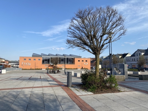 Gepflegte 4-Raum-Maisonette im 2.OG/DG mit Komfort-Bad u. Gäste-WC, zwei Stellplätze! - Muldentalhalle Wilkau-Haßlau (794)