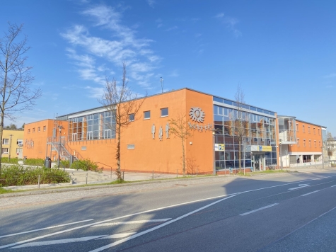 Gepflegte 4-Raum-Maisonette im 2.OG/DG mit Komfort-Bad u. Gäste-WC, zwei Stellplätze! - Muldentalhalle Wilkau-Haßlau (795)
