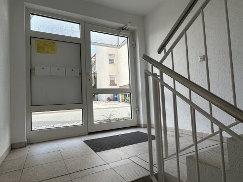 Gepflegte 4-Raum-Maisonette im 2.OG/DG mit Komfort-Bad u. Gäste-WC, zwei Stellplätze! - Eingangsbereich (785)