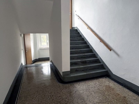 Schöne helle 3-Raum-Whg. im 1. OG mit Balkon, Laminat bzw. Fliesen, vermietet! - gepflegtes Treppenhaus (3024)