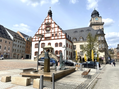 Schöne helle 3-Raum-Whg. im 1. OG mit Balkon, Laminat bzw. Fliesen, vermietet! - Marktplatz mit Rathaus und Wasserspiel (3028)
