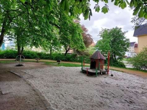 Schöne helle 3-Raum-Whg. im 1. OG mit Balkon, Laminat bzw. Fliesen, vermietet! - Spielplatz Goethepark (3018)