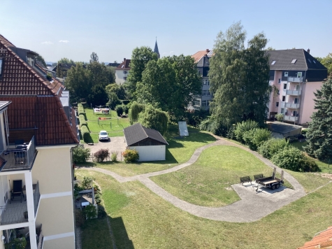 Vermietete 2-R.-DG-Whg., Loggia + TG-Stpl. + Aufzug! Laminat bzw. Fliesen, Nähe Zwickauer Mulde! - Ausblick Balkon (4140)