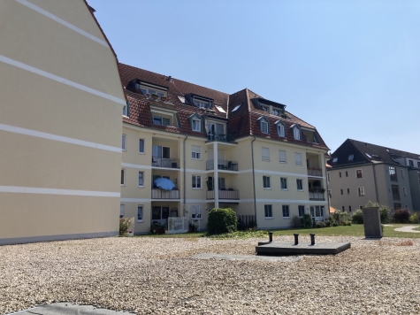 Vermietete 2-R.-DG-Whg., Loggia + TG-Stpl. + Aufzug! Laminat bzw. Fliesen, Nähe Zwickauer Mulde! - Rückansicht (4156)