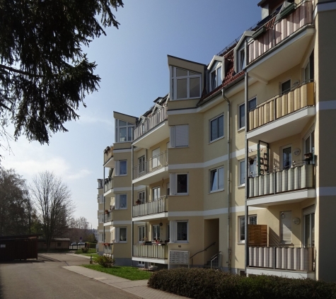 Vermietete 2-R.-DG-Whg., Loggia + TG-Stpl. + Aufzug! Laminat bzw. Fliesen, Nähe Zwickauer Mulde! - Außenansicht (4157)