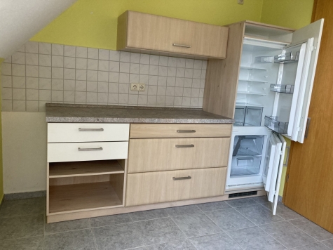 Vermietete 2-R.-DG-Whg., Loggia + TG-Stpl. + Aufzug! Laminat bzw. Fliesen, Nähe Zwickauer Mulde! - Küche (4149)