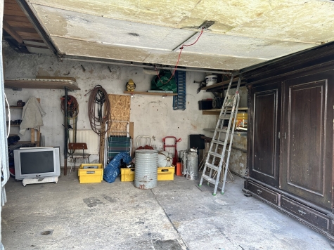Wohnungspaket – 2 Wohnungen, davon 1 WE vermietet, mit Garage in ruhiger Lage! Nähe VW Mosel! - große Garage (1982)