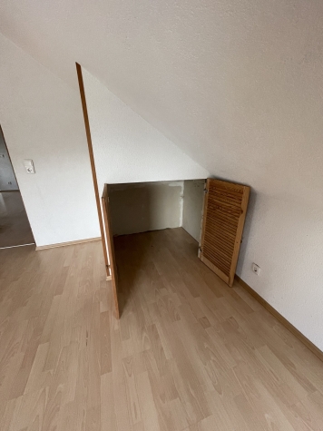 Wohnungspaket – 2 Wohnungen, davon 1 WE vermietet, mit Garage in ruhiger Lage! Nähe VW Mosel! - Schlafzimmer DG (1976)