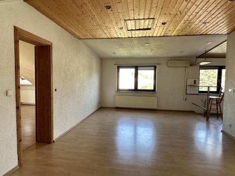 Wohnungspaket – 2 Wohnungen, davon 1 WE vermietet, mit Garage in ruhiger Lage! Nähe VW Mosel! - Wohnzimmer DG WE 3 (1971)