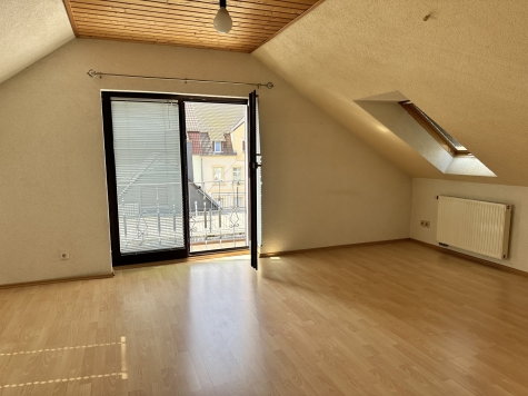 Wohnungspaket – 2 Wohnungen, davon 1 WE vermietet, mit Garage in ruhiger Lage! Nähe VW Mosel! - Schlafzimmer DG (1974)