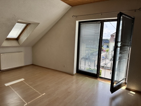 Wohnungspaket – 2 Wohnungen, davon 1 WE vermietet, mit Garage in ruhiger Lage! Nähe VW Mosel! - Schlafzimmer DG (1975)