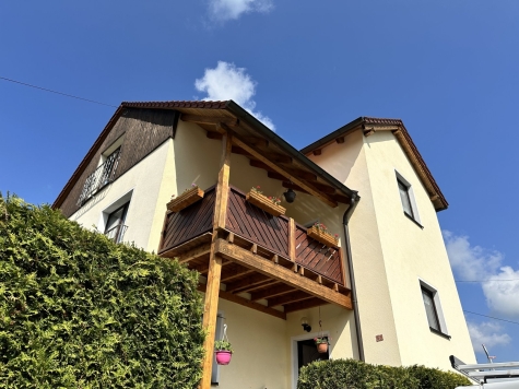 Wohnungspaket – 2 Wohnungen, davon 1 WE vermietet, mit Garage in ruhiger Lage! Nähe VW Mosel! - Außenansicht (1985)