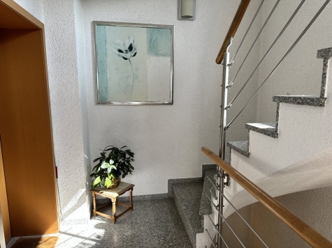 Wohnungspaket – 2 Wohnungen, davon 1 WE vermietet, mit Garage in ruhiger Lage! Nähe VW Mosel! - Treppenhaus EG (1969)
