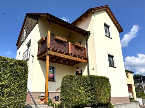 Wohnungspaket – 2 Wohnungen, davon 1 WE vermietet, mit Garage in ruhiger Lage! Nähe VW Mosel! - Außenansicht (1965)